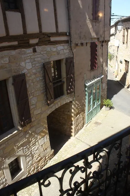 L'Ancienne Auberge Puycelci 2*,  France