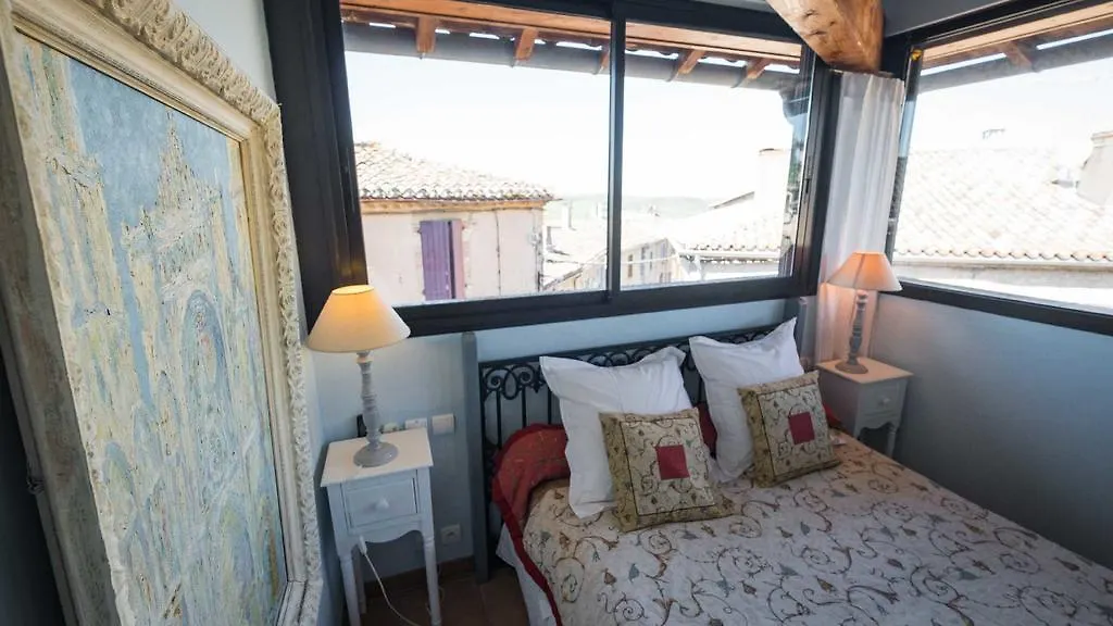 L'Ancienne Auberge Puycelci 2*,